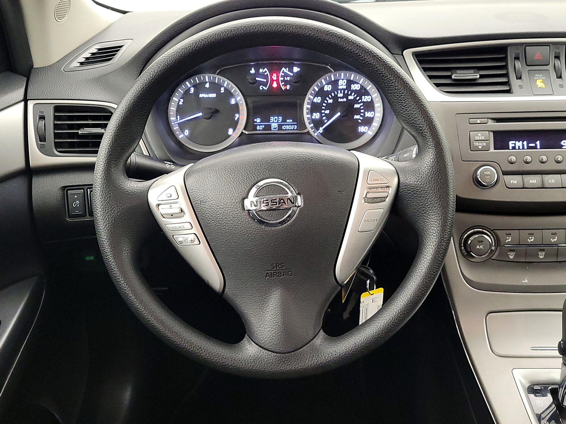 Thumbnail: 2014 Nissan Sentra - 10