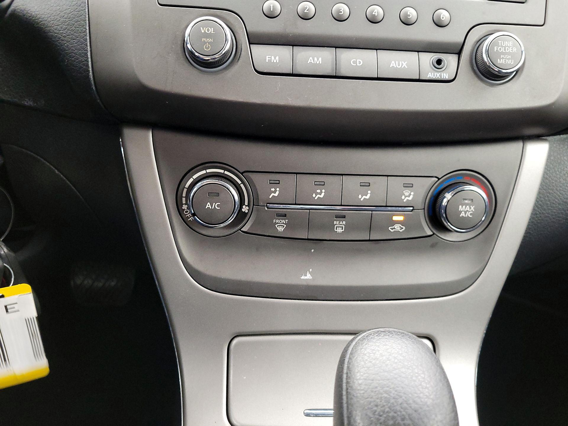 Thumbnail: 2014 Nissan Sentra - 15