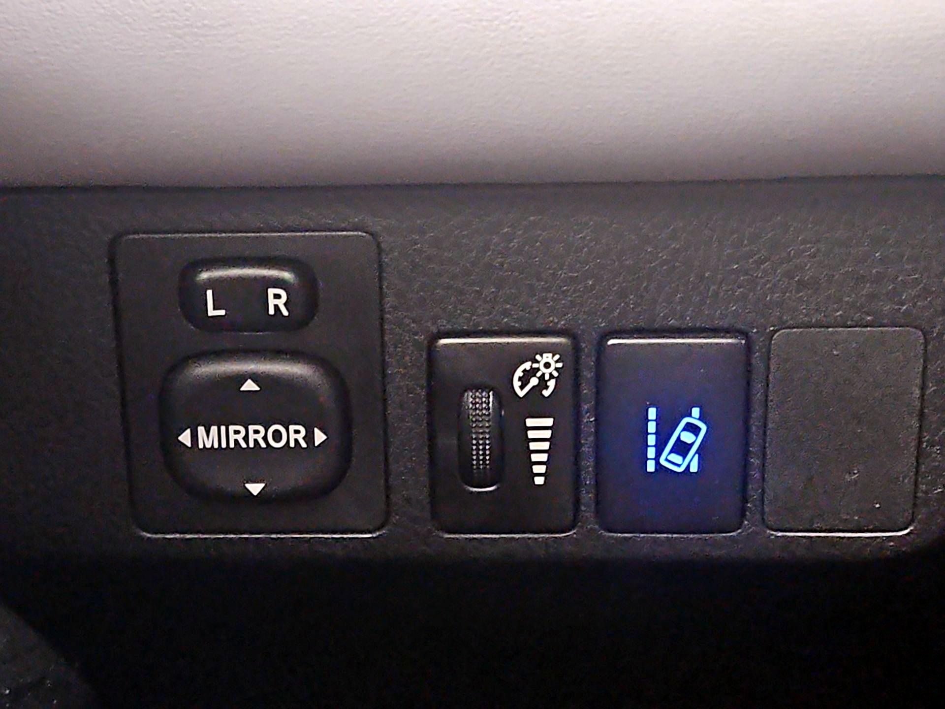 Thumbnail: 2018 Toyota RAV4 - 13