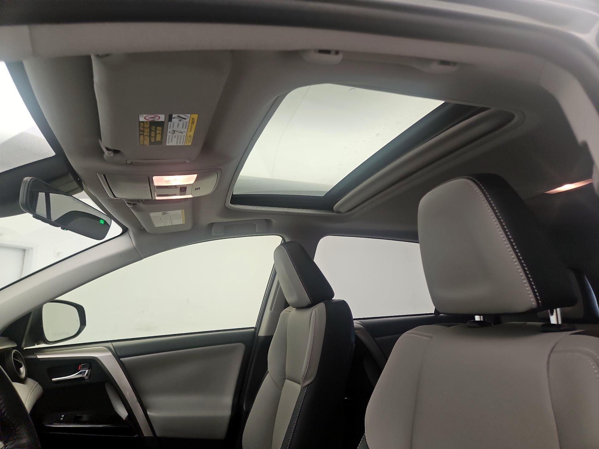 Thumbnail: 2018 Toyota RAV4 - 20