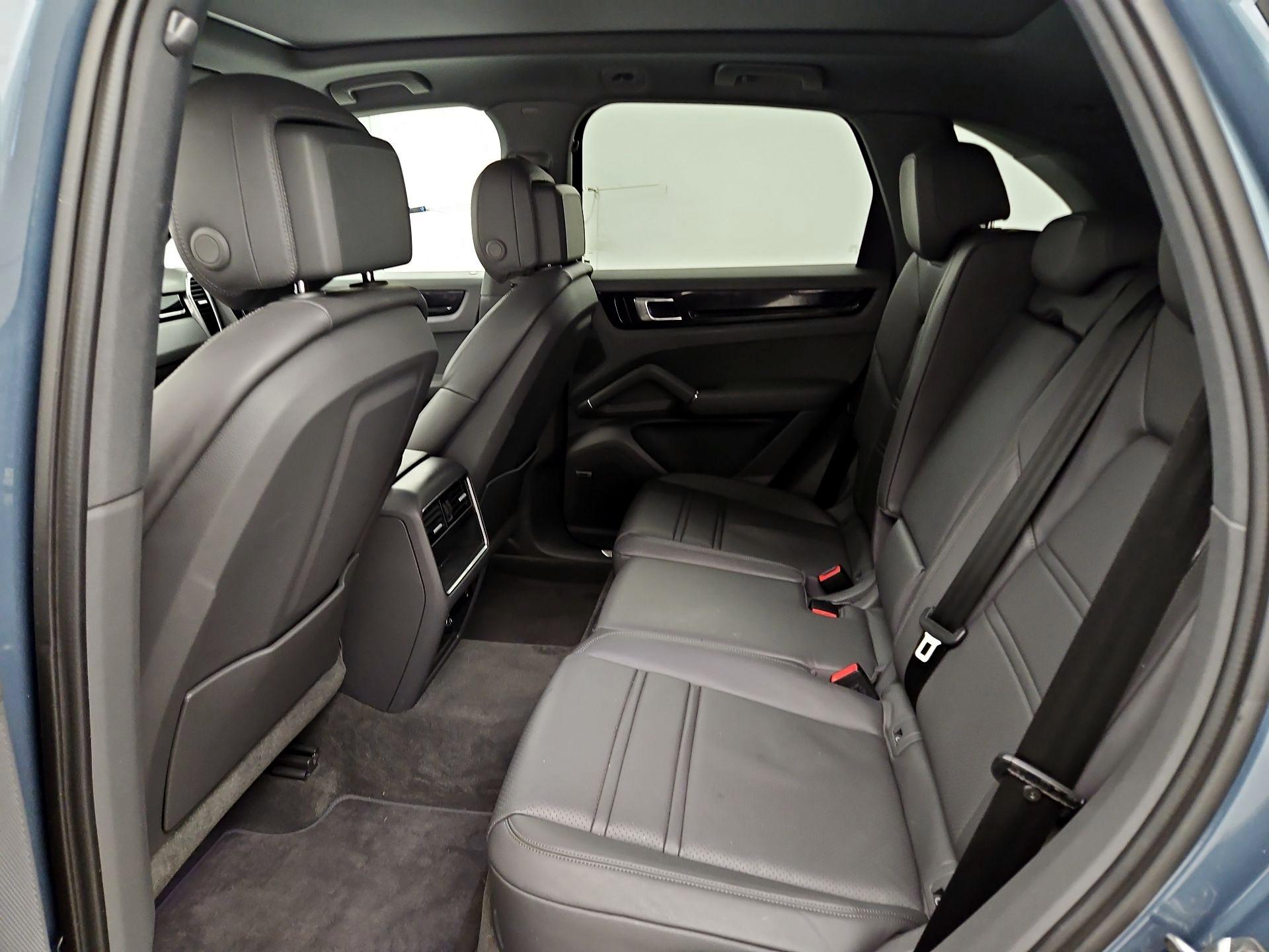 Thumbnail: 2019 Porsche Cayenne - 18