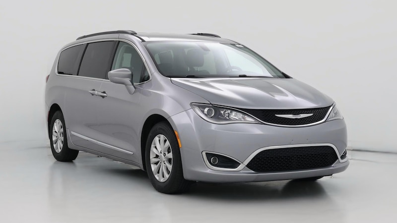 2017 Chrysler Pacifica Touring L Hero Image