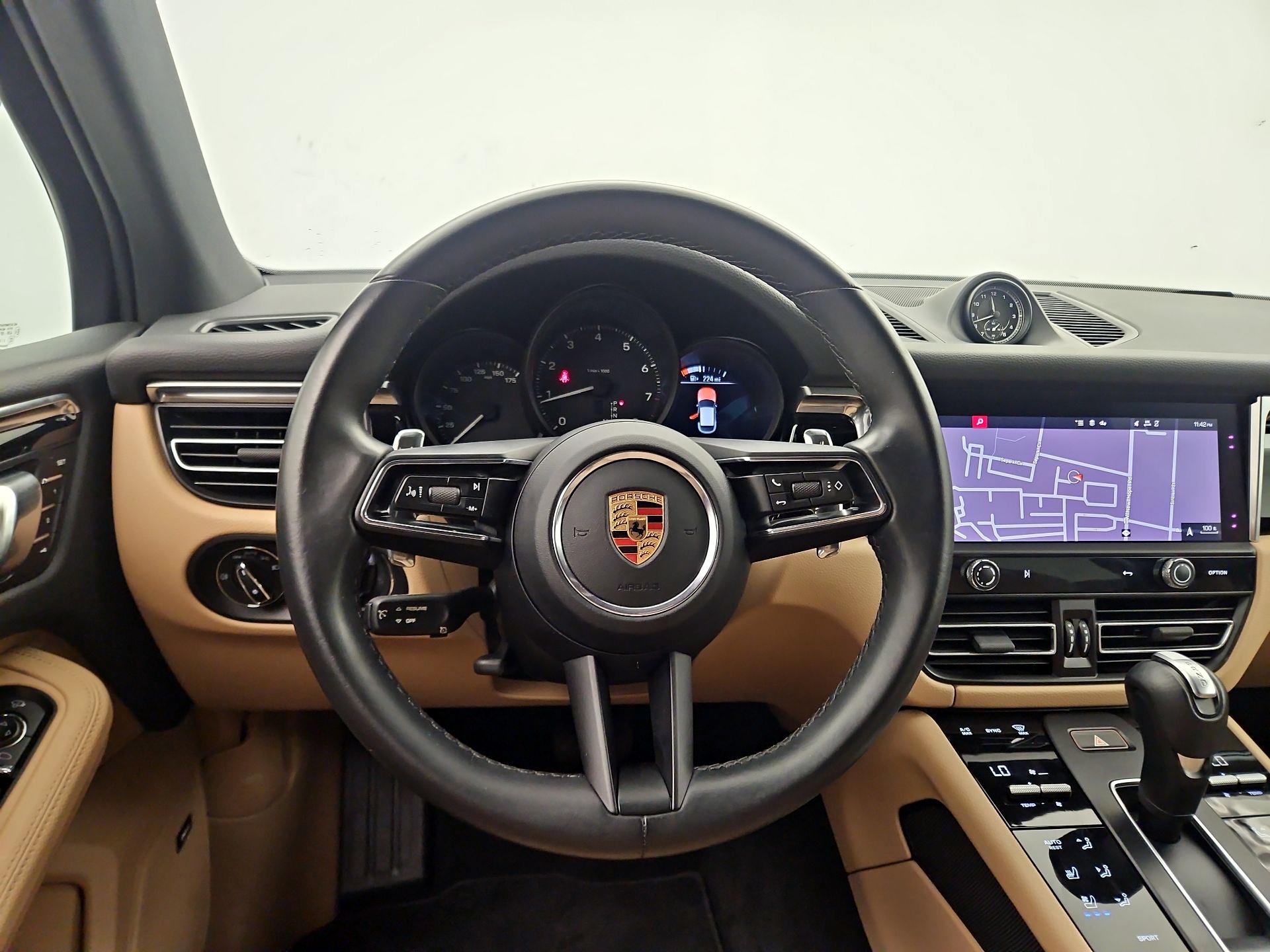 Thumbnail: 2022 Porsche Macan - 10