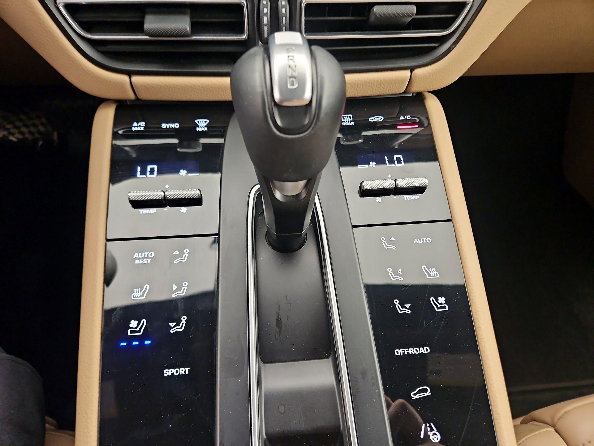 Thumbnail: 2022 Porsche Macan - 18