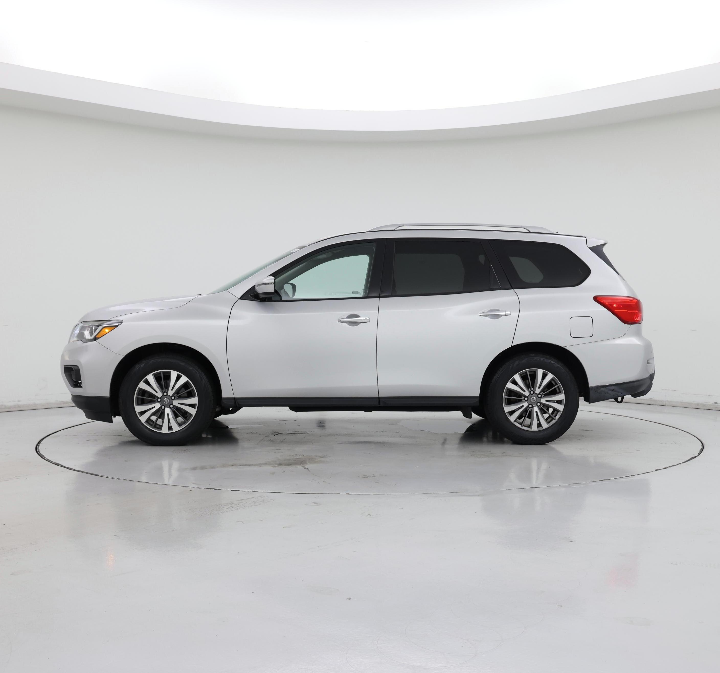 Thumbnail: 2018 Nissan Pathfinder - 3