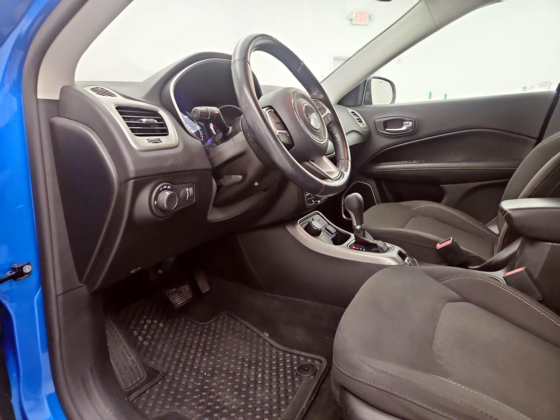 Thumbnail: 2020 Jeep Compass - 11