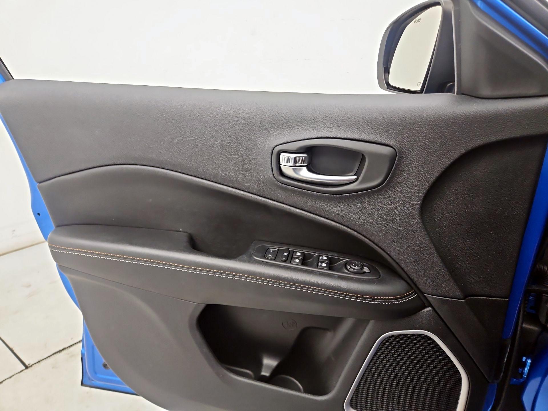Thumbnail: 2020 Jeep Compass - 12