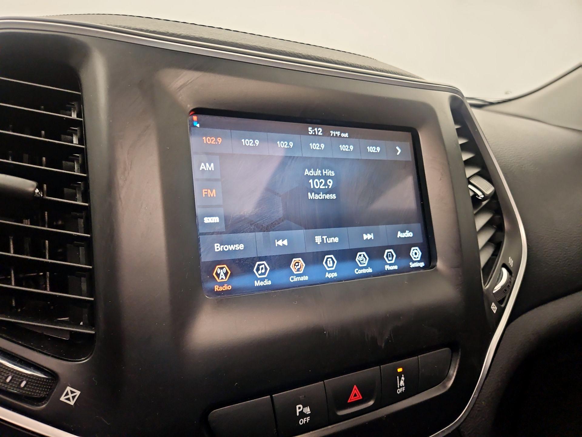 Thumbnail: 2021 Jeep Cherokee - 15