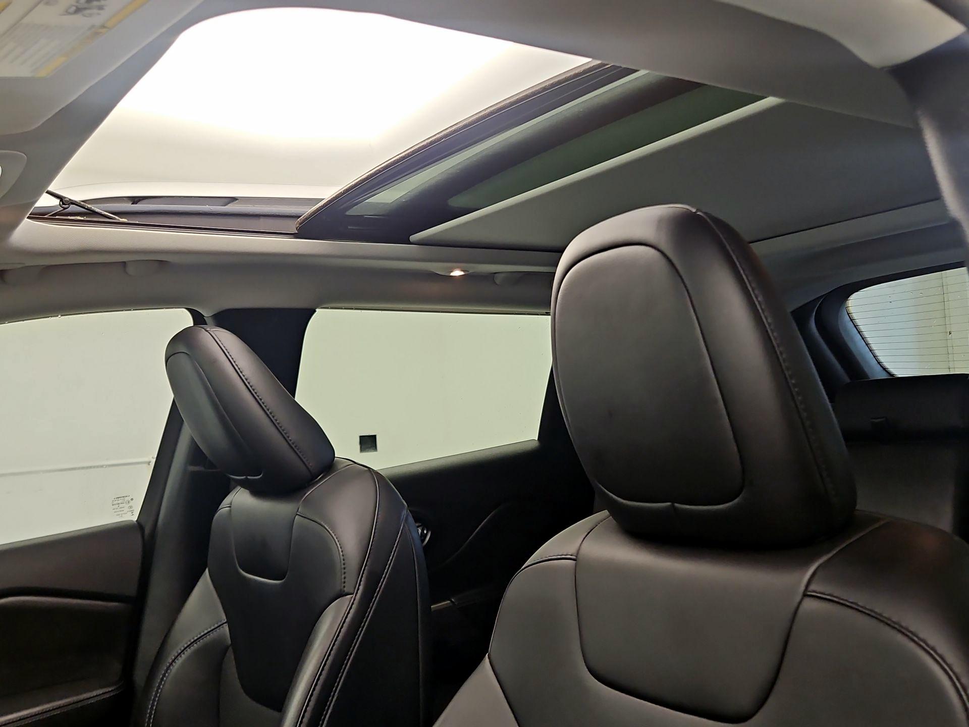 Thumbnail: 2021 Jeep Cherokee - 19