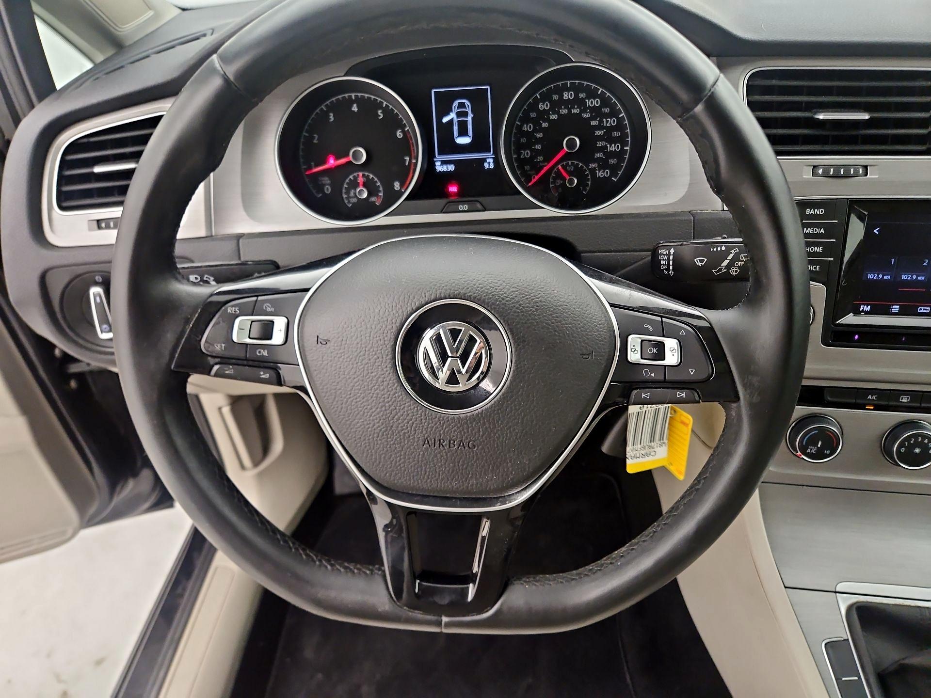 Thumbnail: 2015 Volkswagen Golf - 10