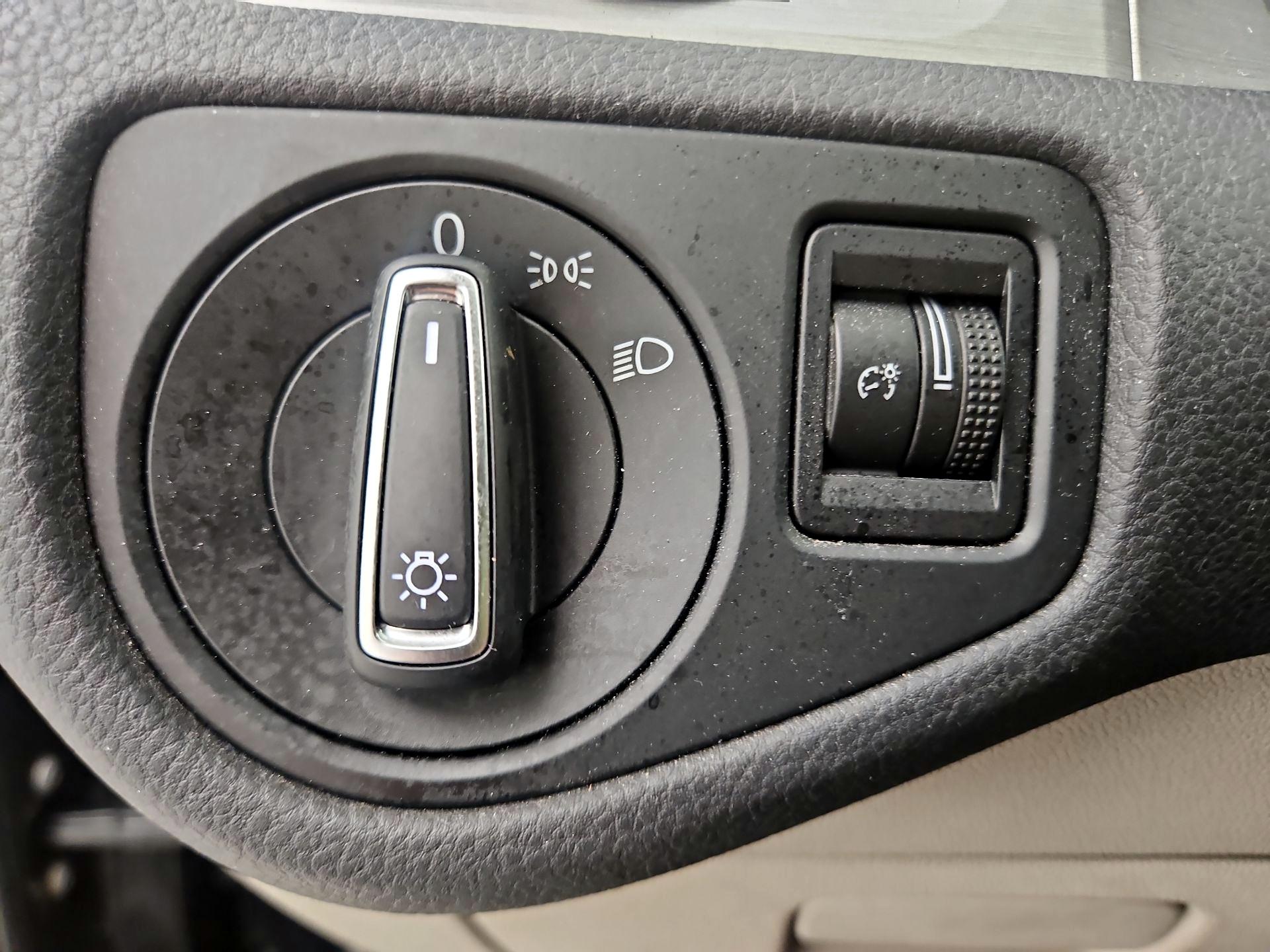 Thumbnail: 2015 Volkswagen Golf - 13