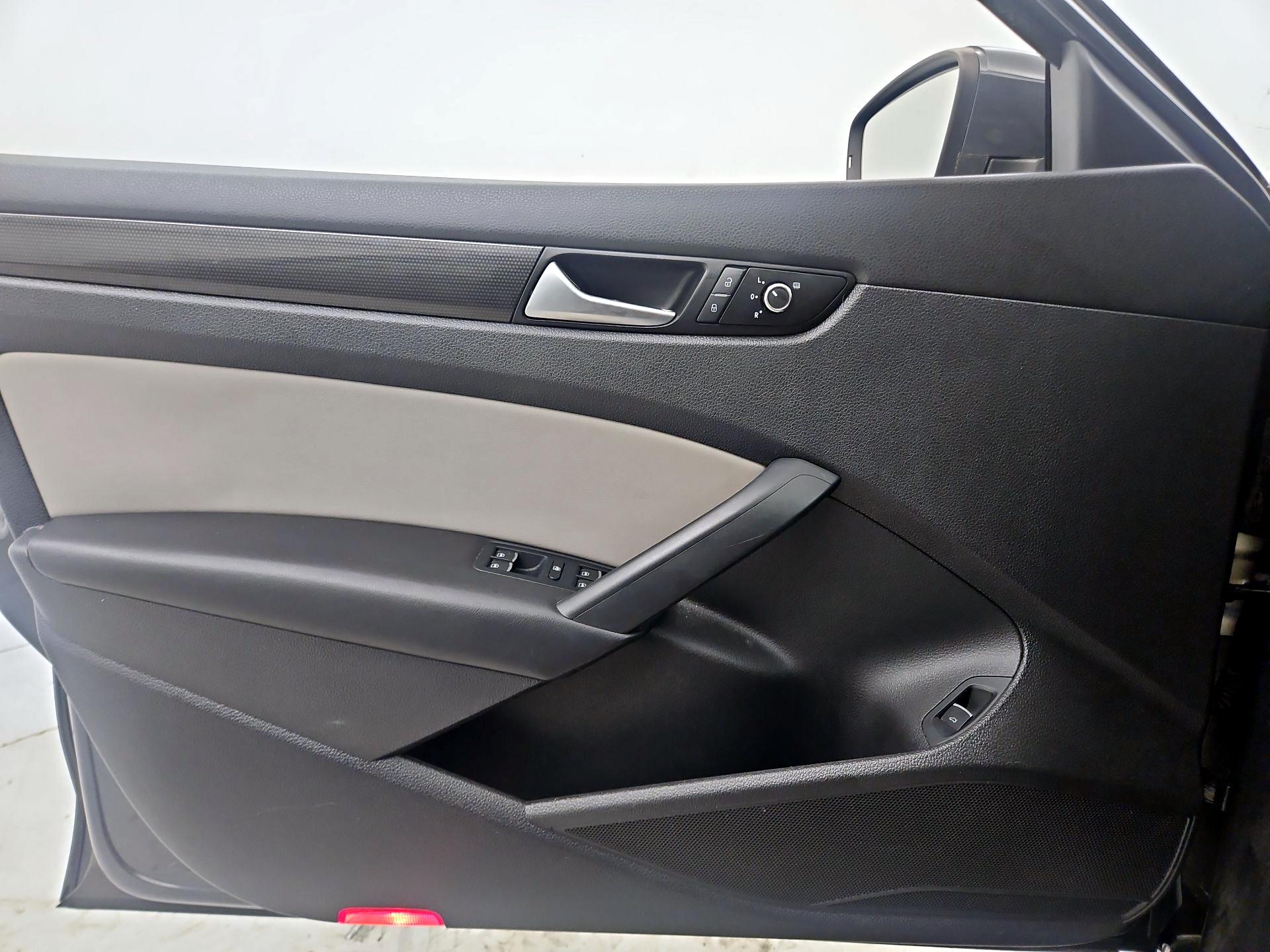Thumbnail: 2014 Volkswagen Passat - 12