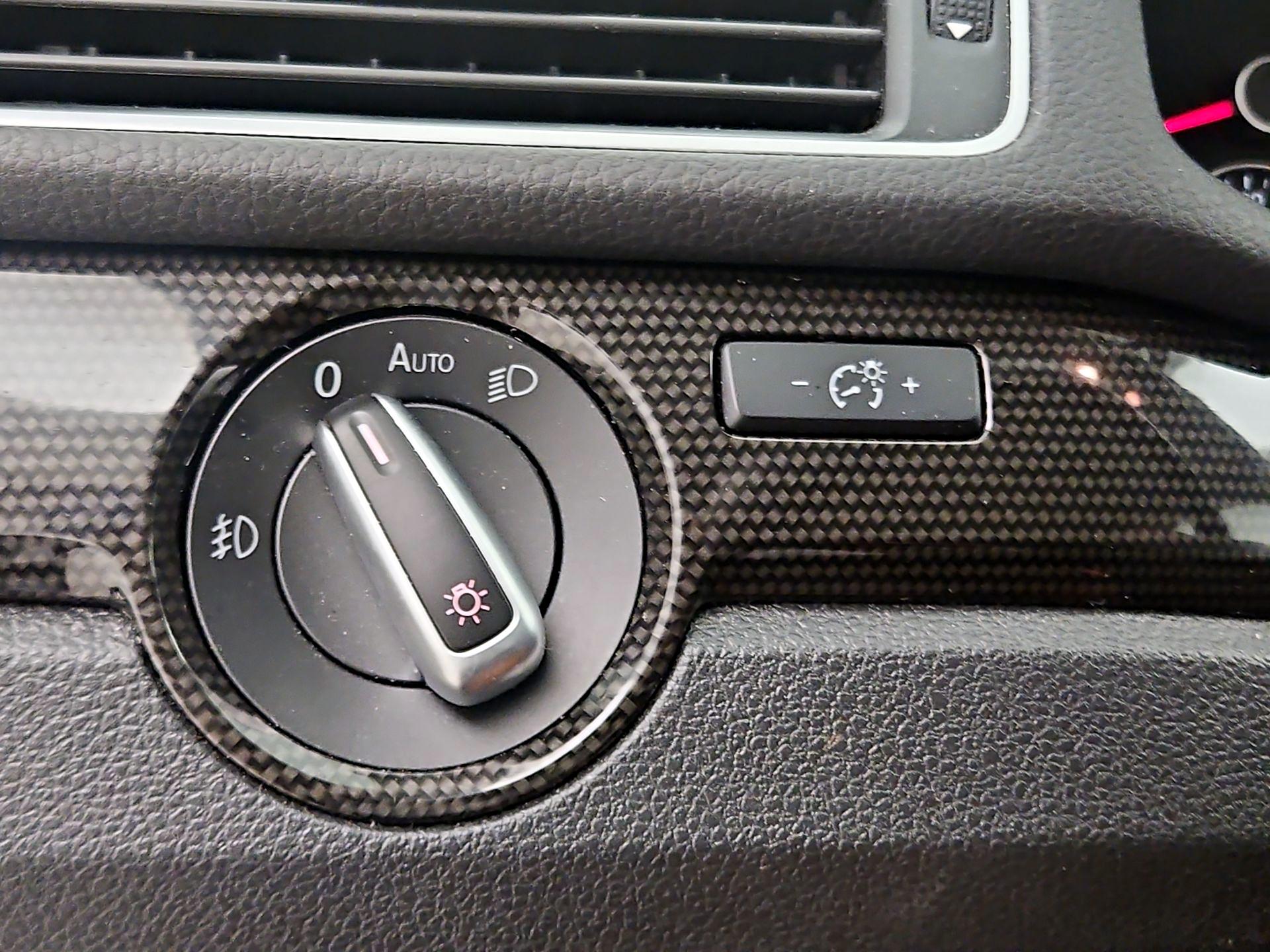 Thumbnail: 2014 Volkswagen Passat - 13