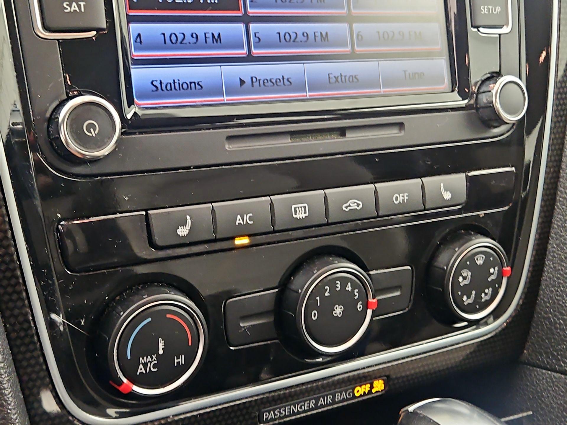 Thumbnail: 2014 Volkswagen Passat - 16