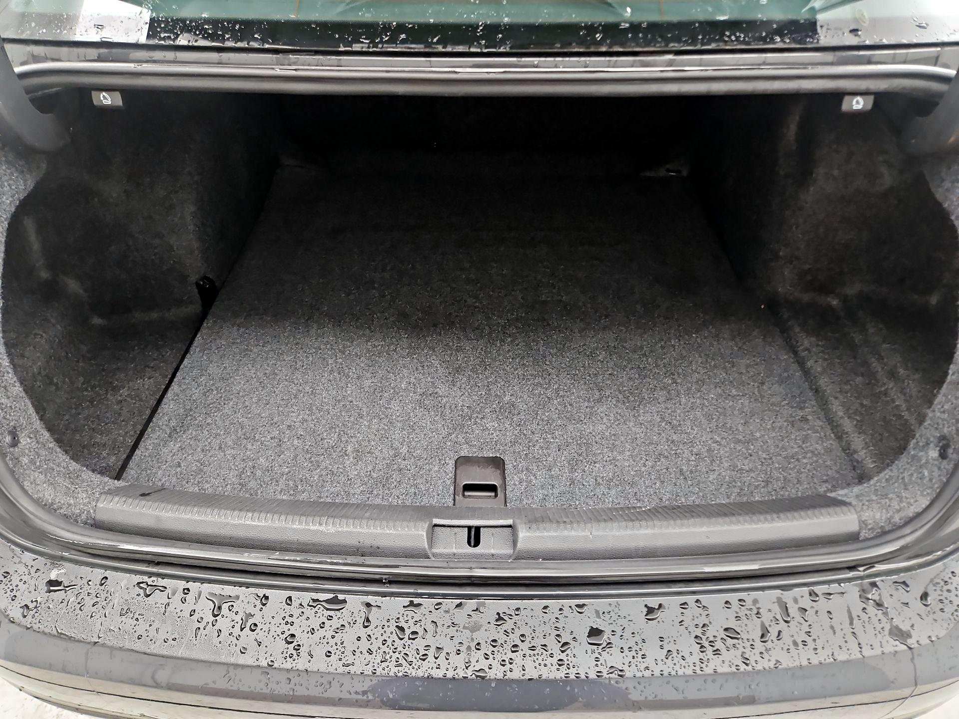 Thumbnail: 2014 Volkswagen Passat - 20