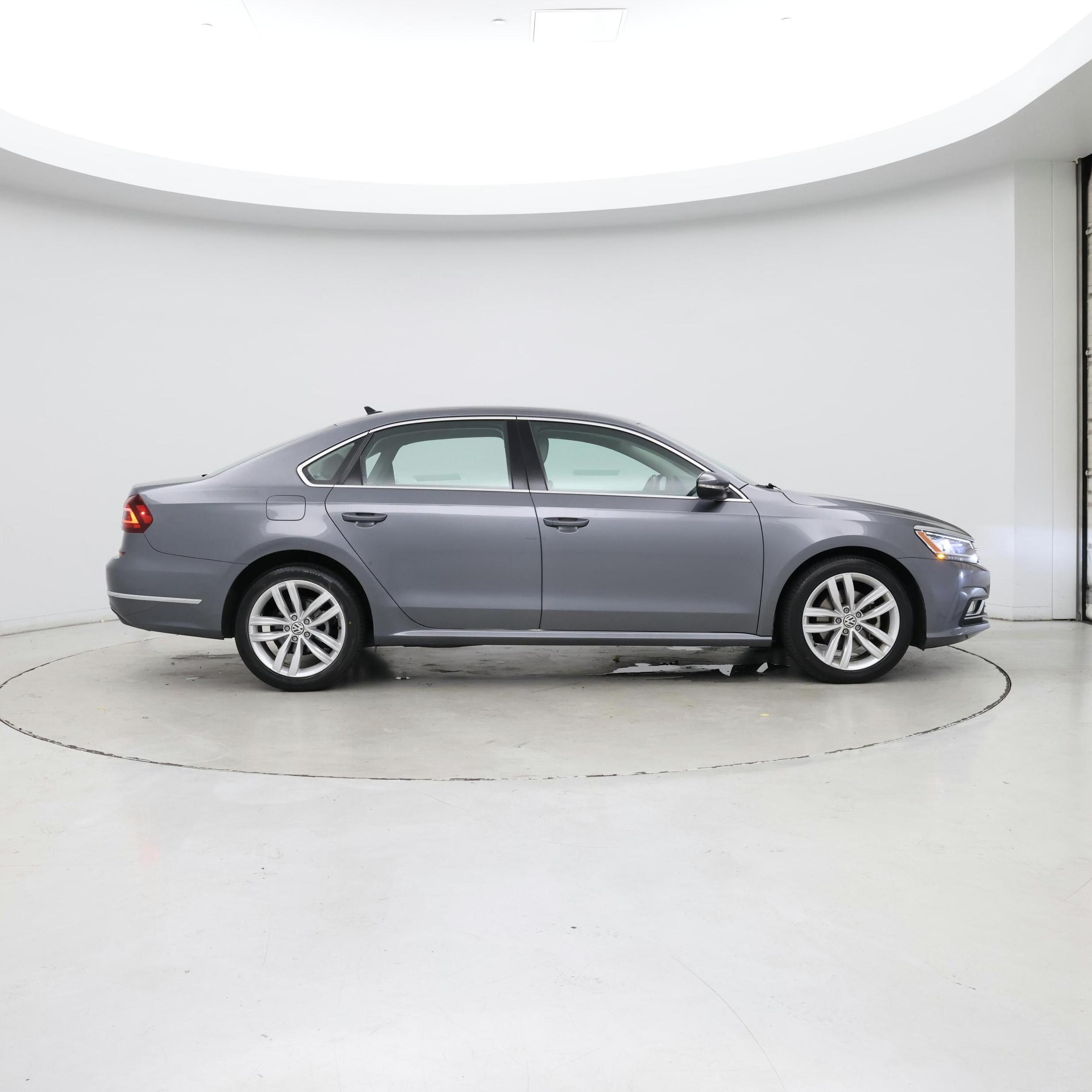 Thumbnail: 2018 Volkswagen Passat - 7