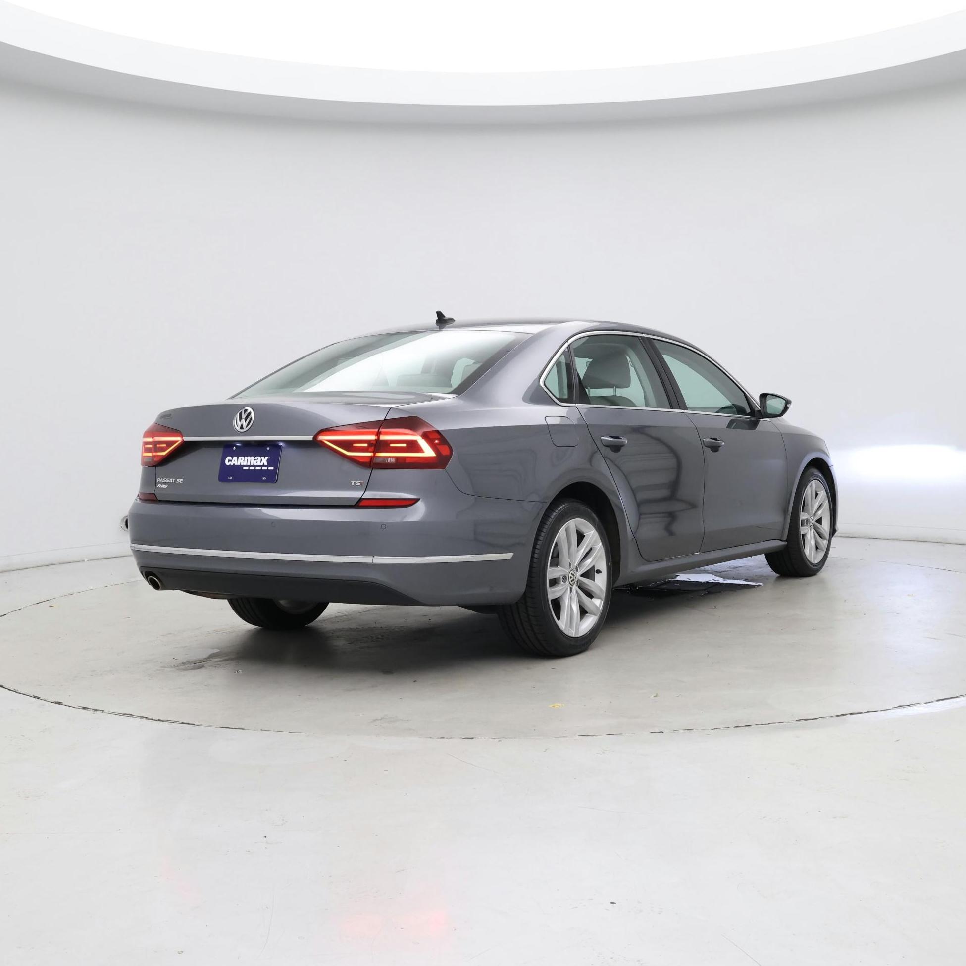 Thumbnail: 2018 Volkswagen Passat - 8