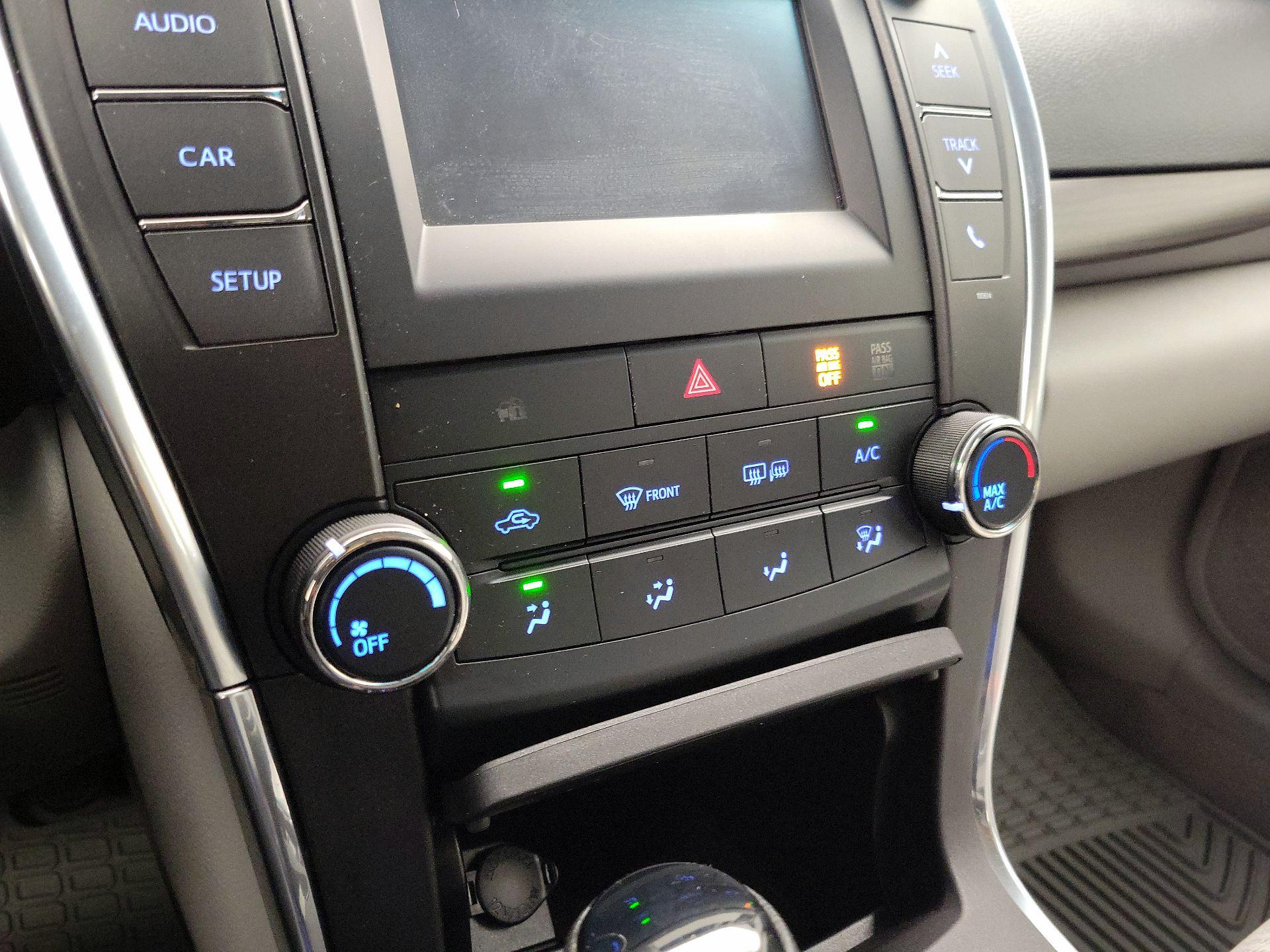 Thumbnail: 2016 Toyota Camry - 16