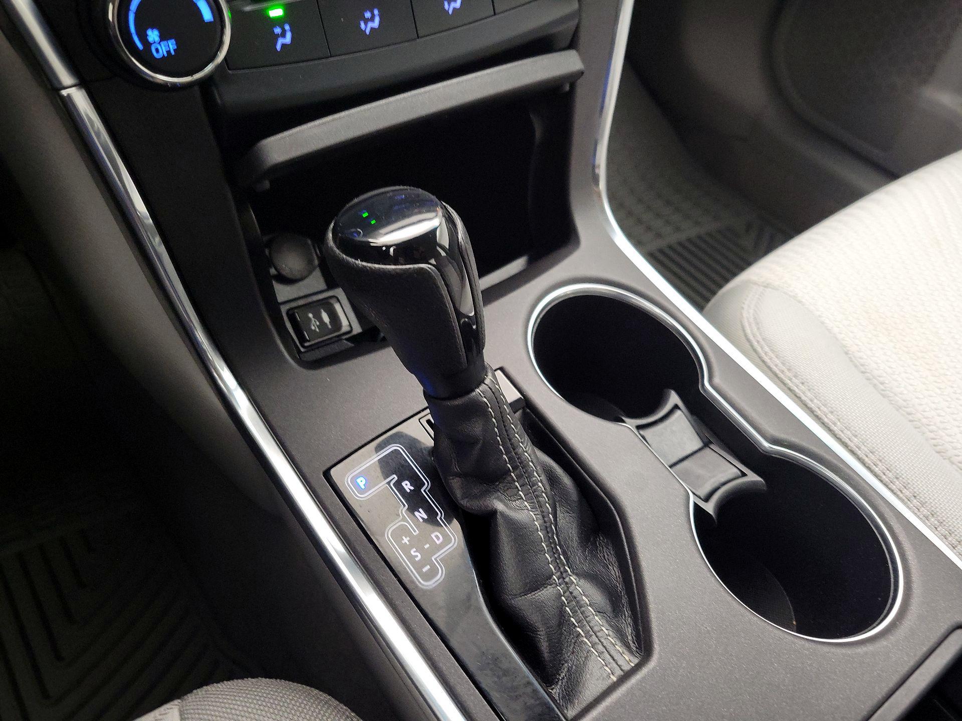 Thumbnail: 2016 Toyota Camry - 17