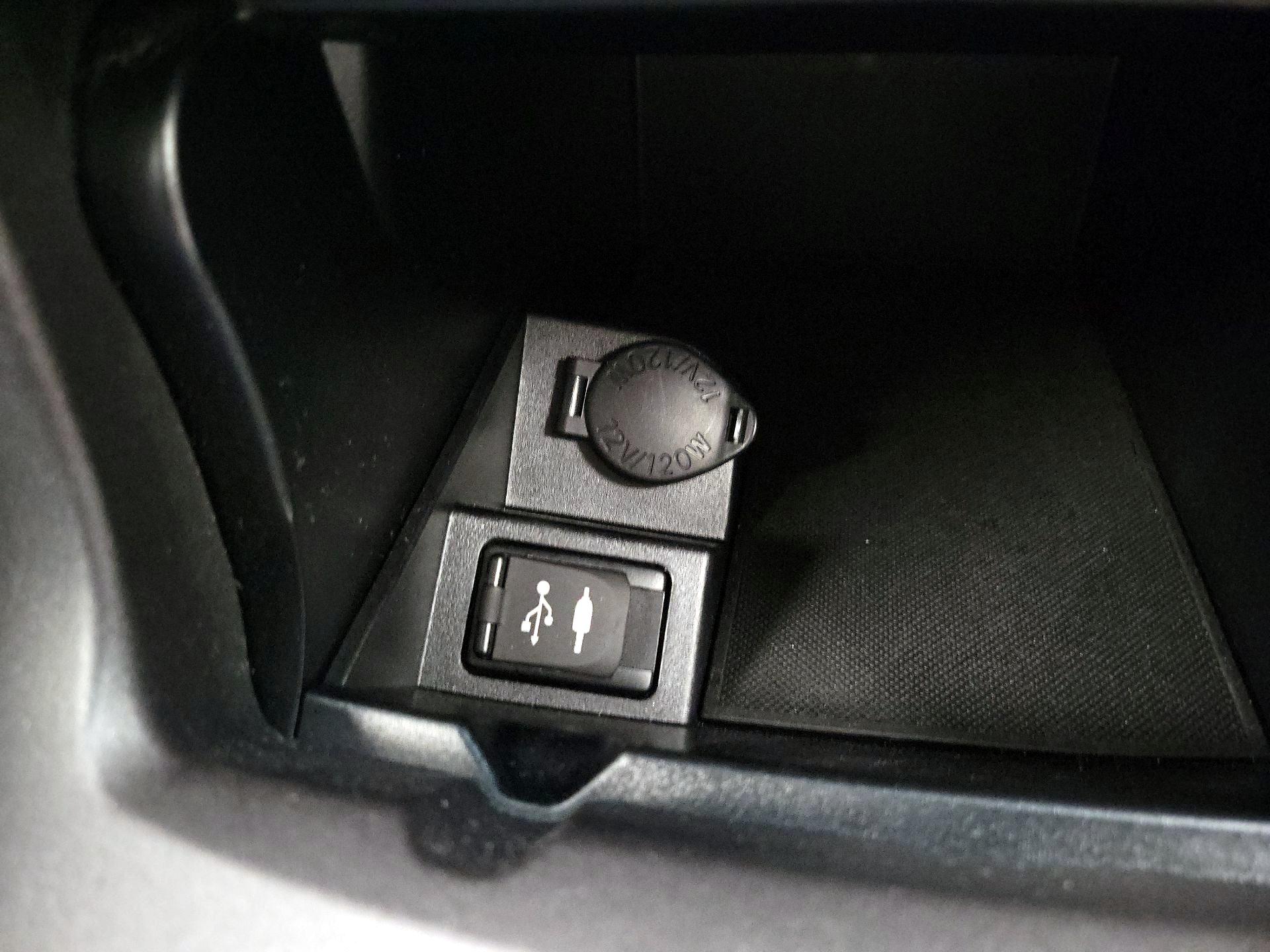Thumbnail: 2016 Toyota Camry - 18