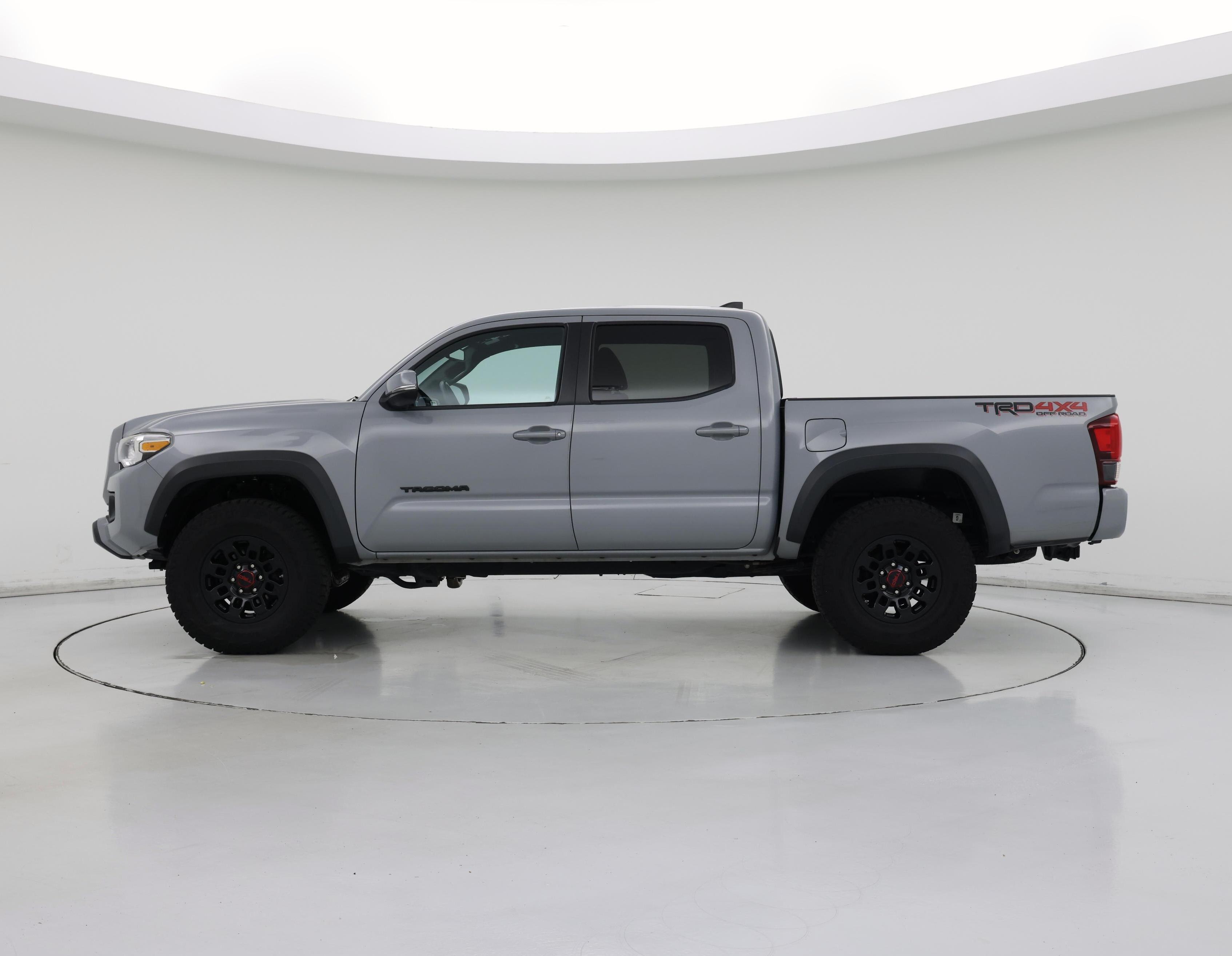 Thumbnail: 2019 Toyota Tacoma - 3