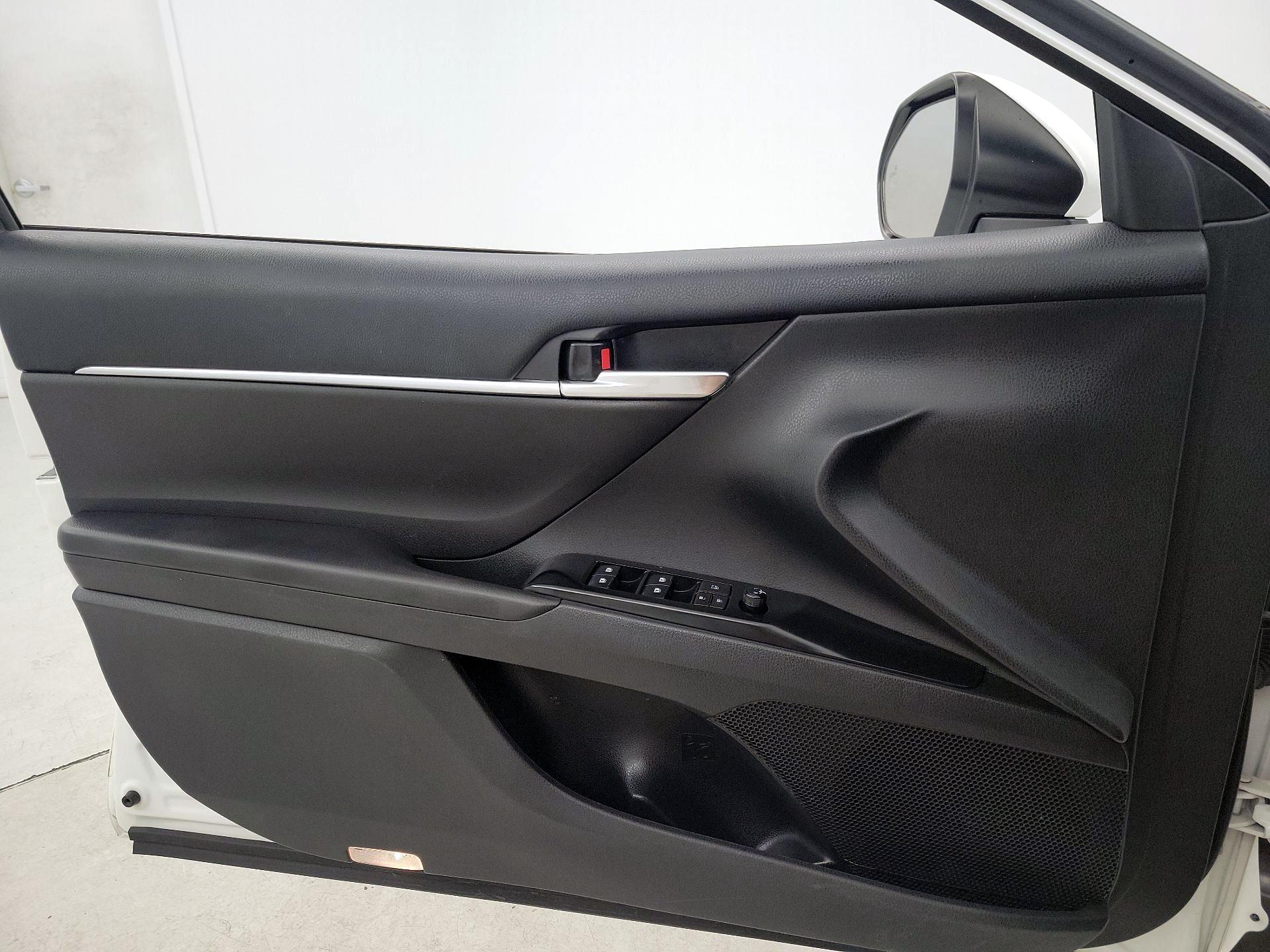 Thumbnail: 2018 Toyota Camry - 12