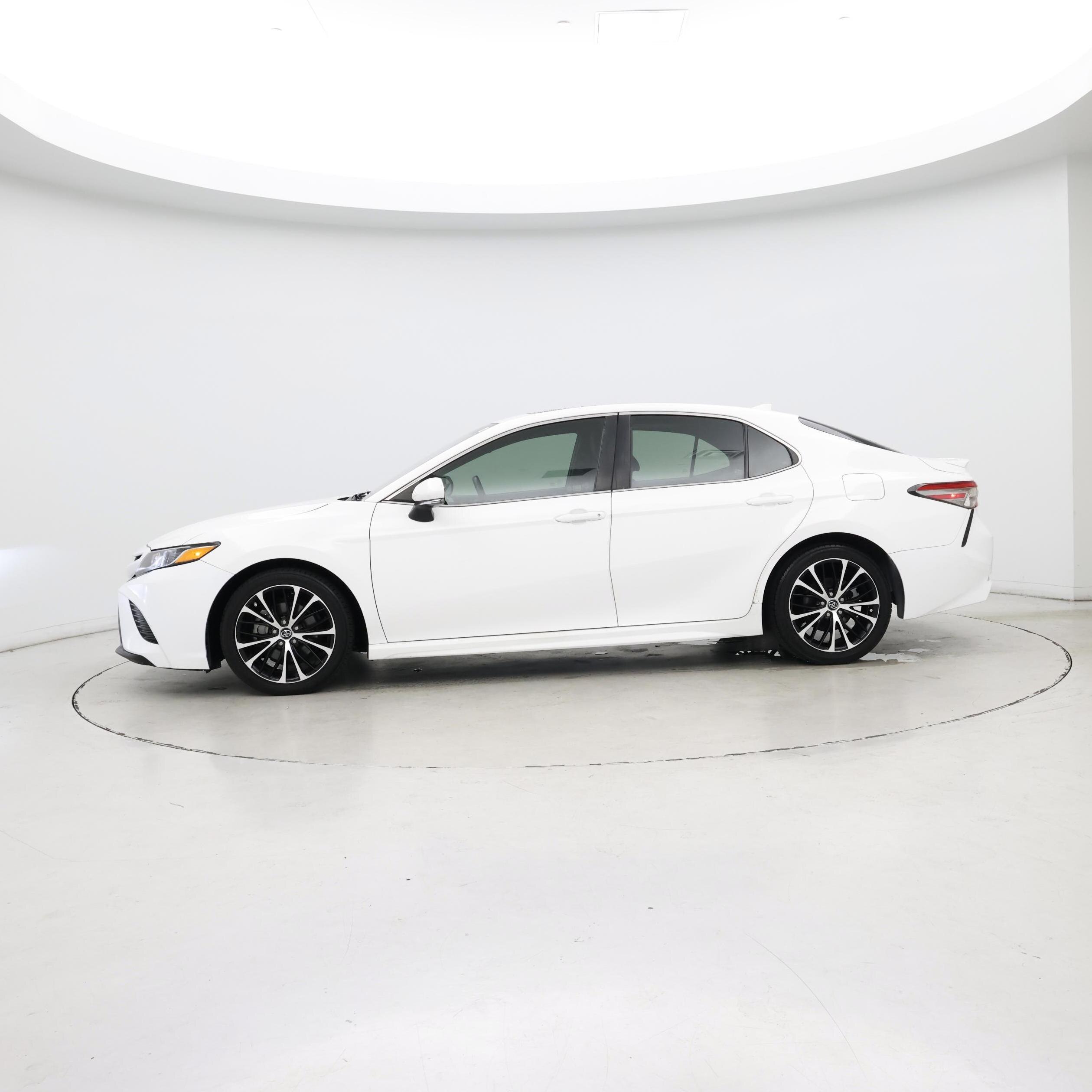 Thumbnail: 2018 Toyota Camry - 3