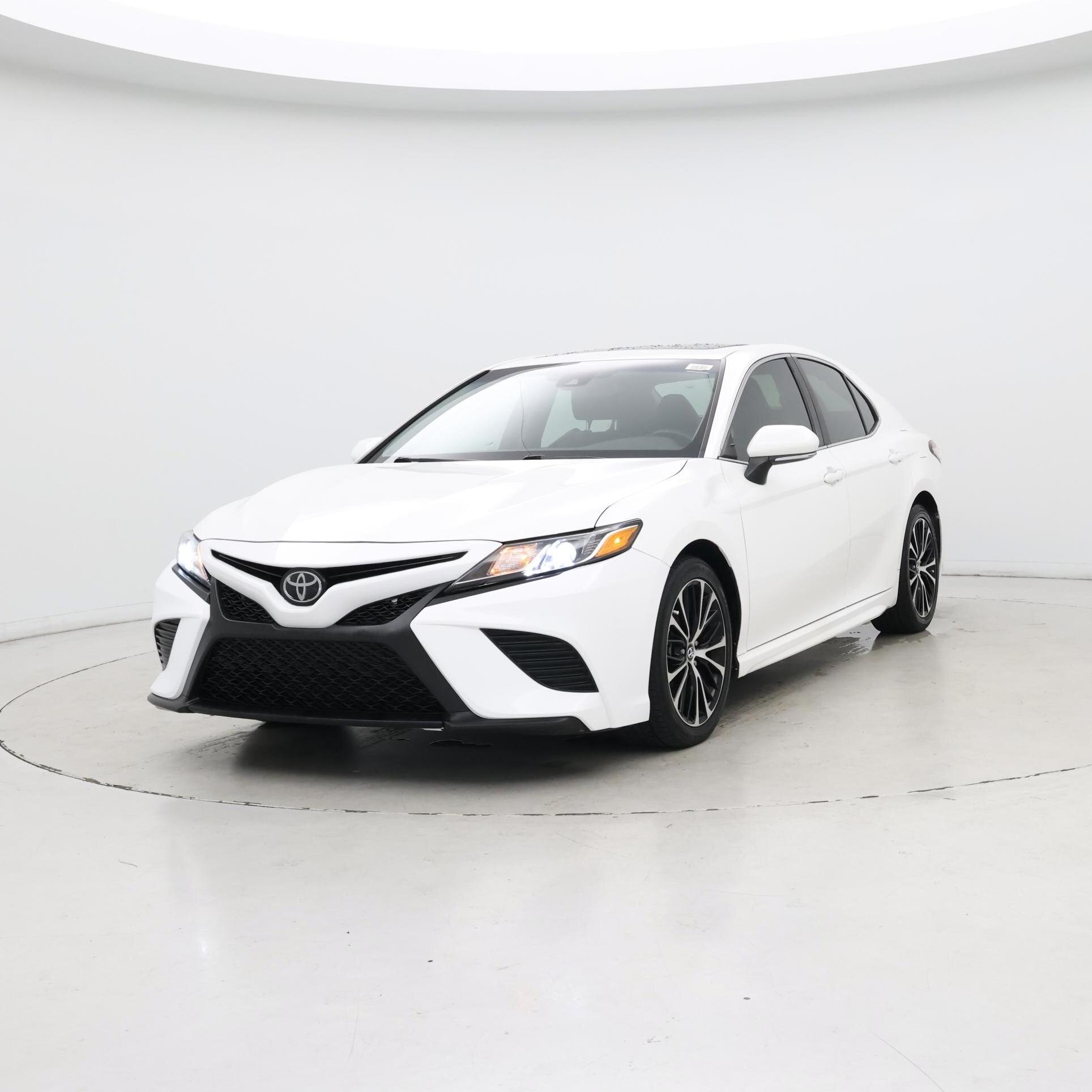 Thumbnail: 2018 Toyota Camry - 4