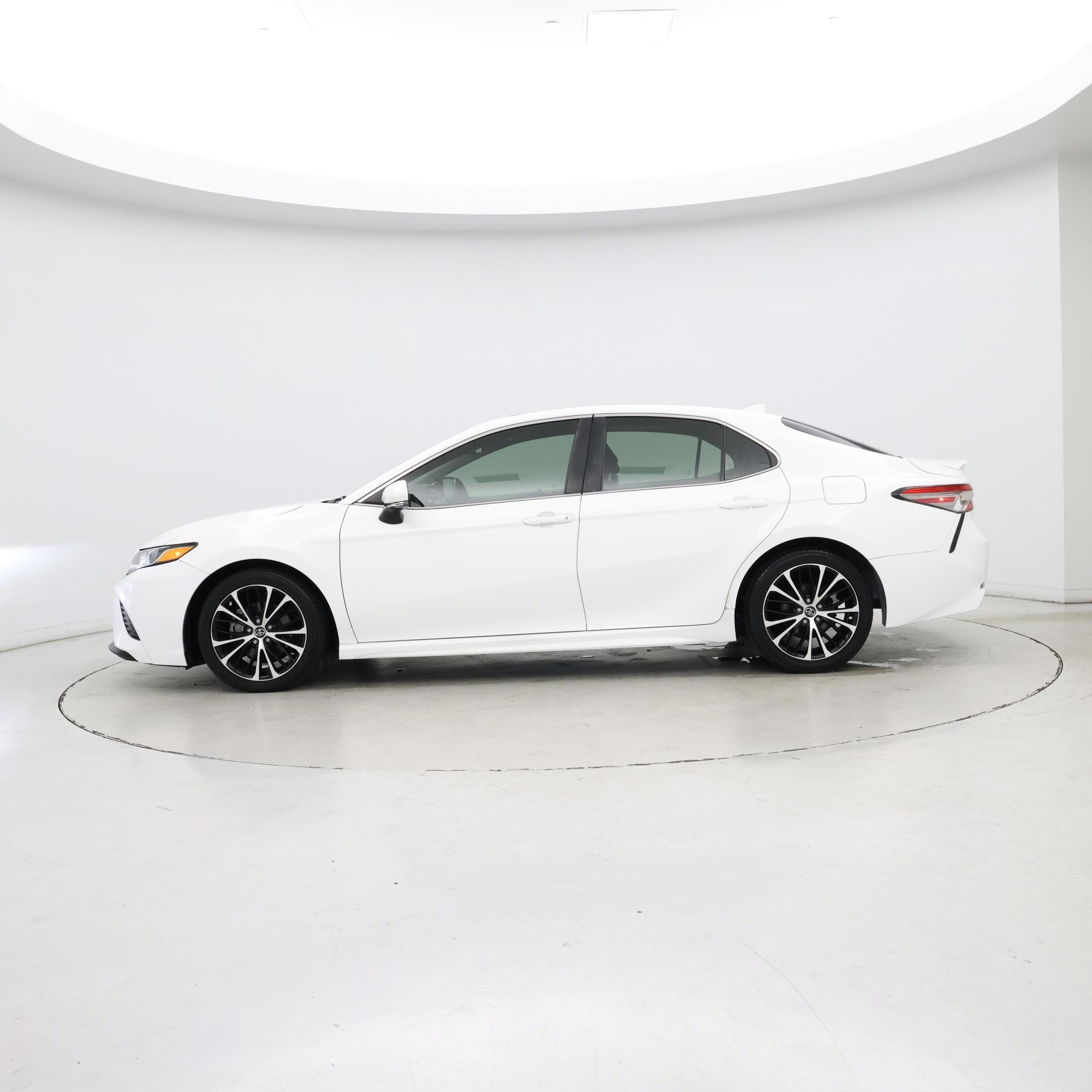 Thumbnail: 2018 Toyota Camry - 6