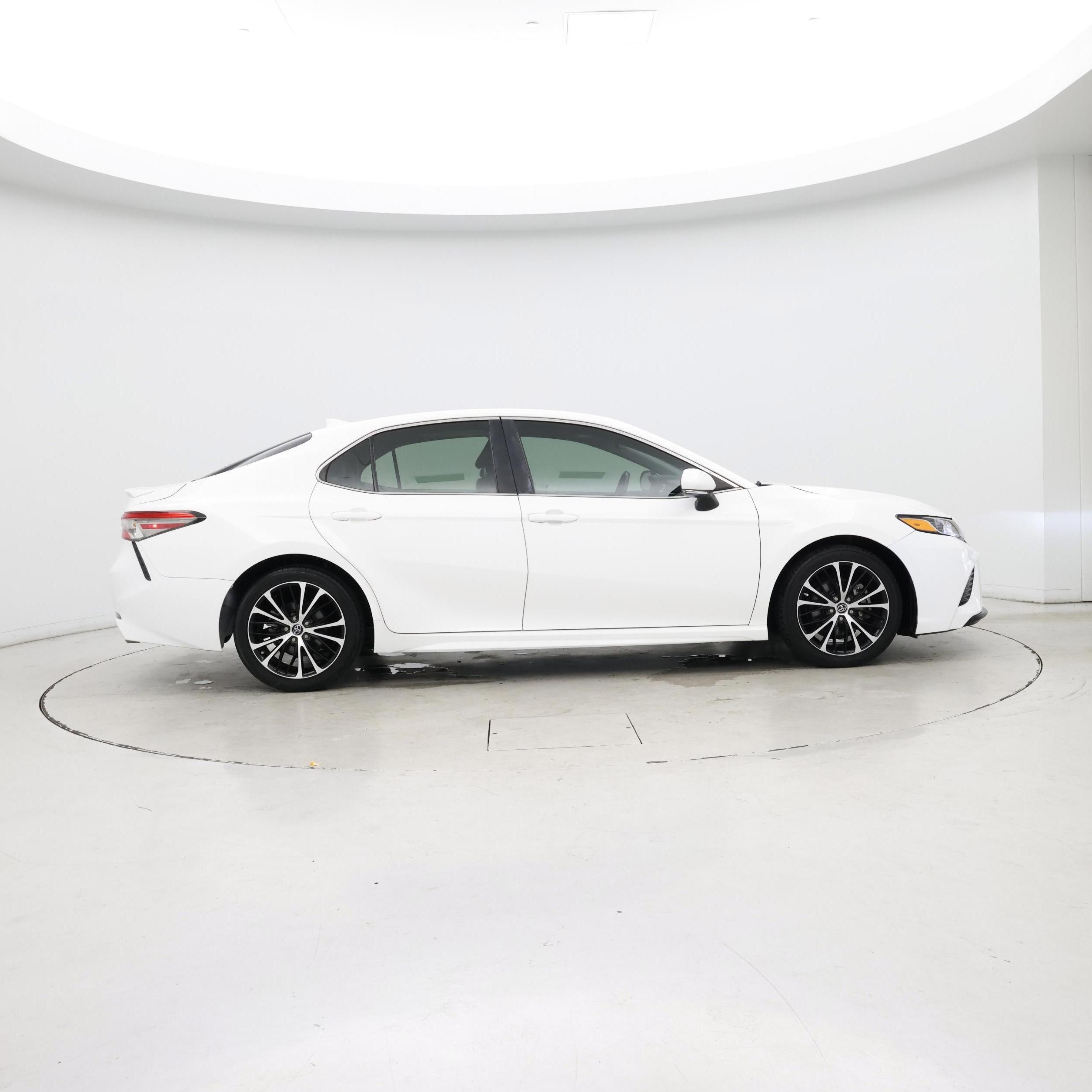 Thumbnail: 2018 Toyota Camry - 8