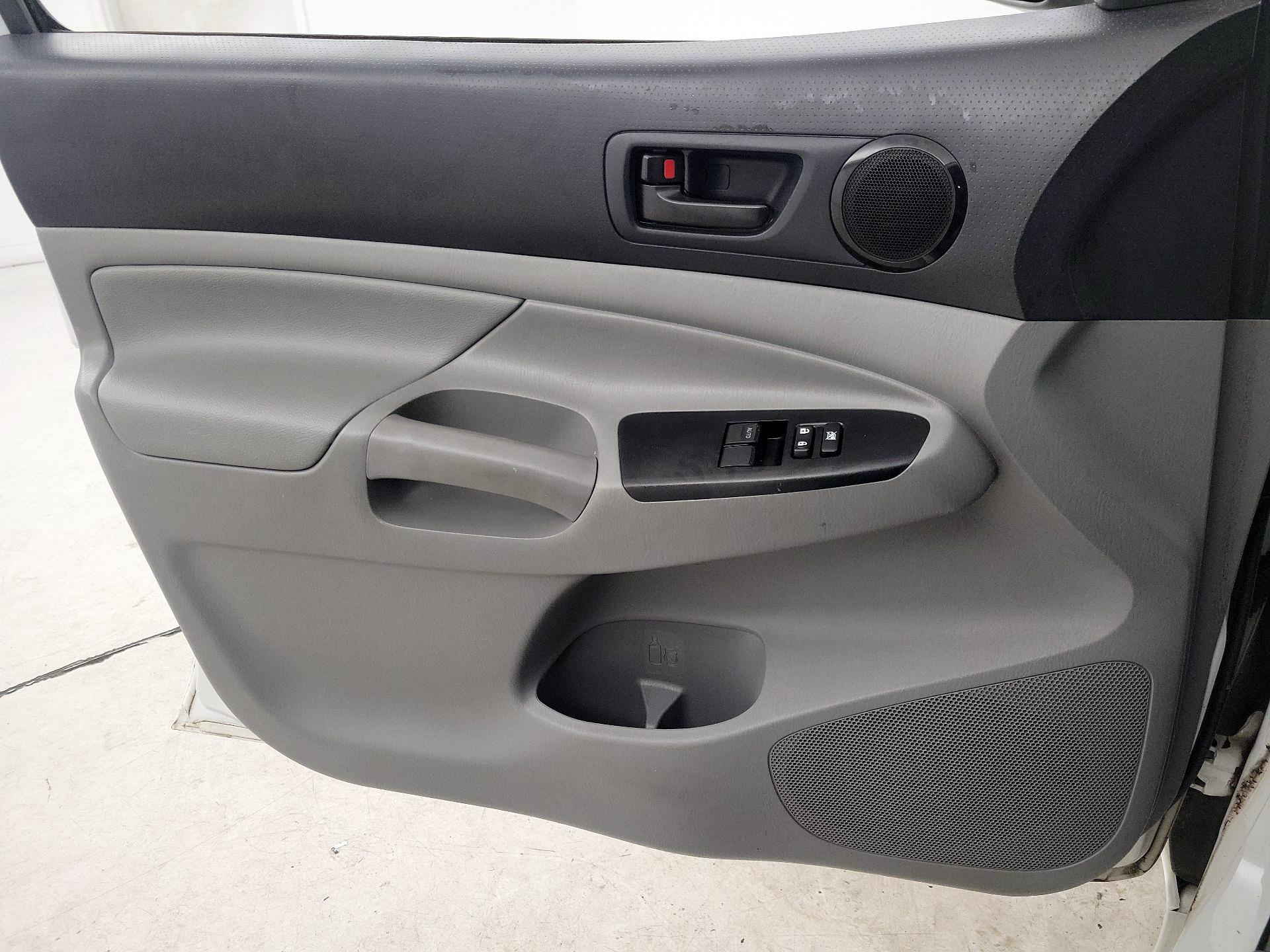Thumbnail: 2014 Toyota Tacoma - 12