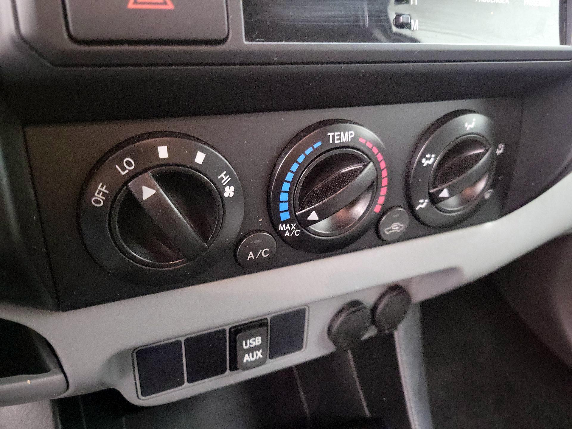 Thumbnail: 2014 Toyota Tacoma - 15