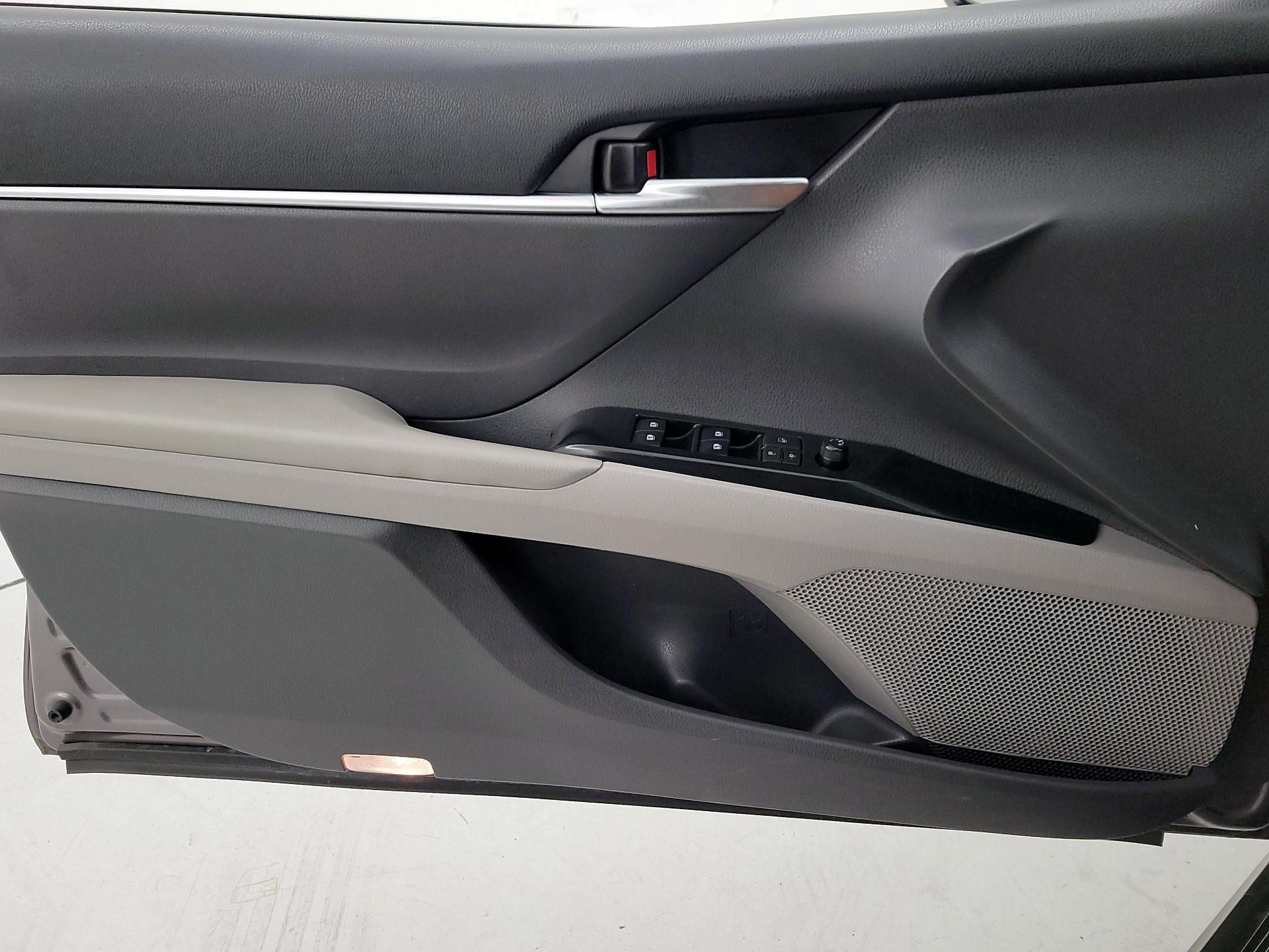 Thumbnail: 2019 Toyota Camry - 12