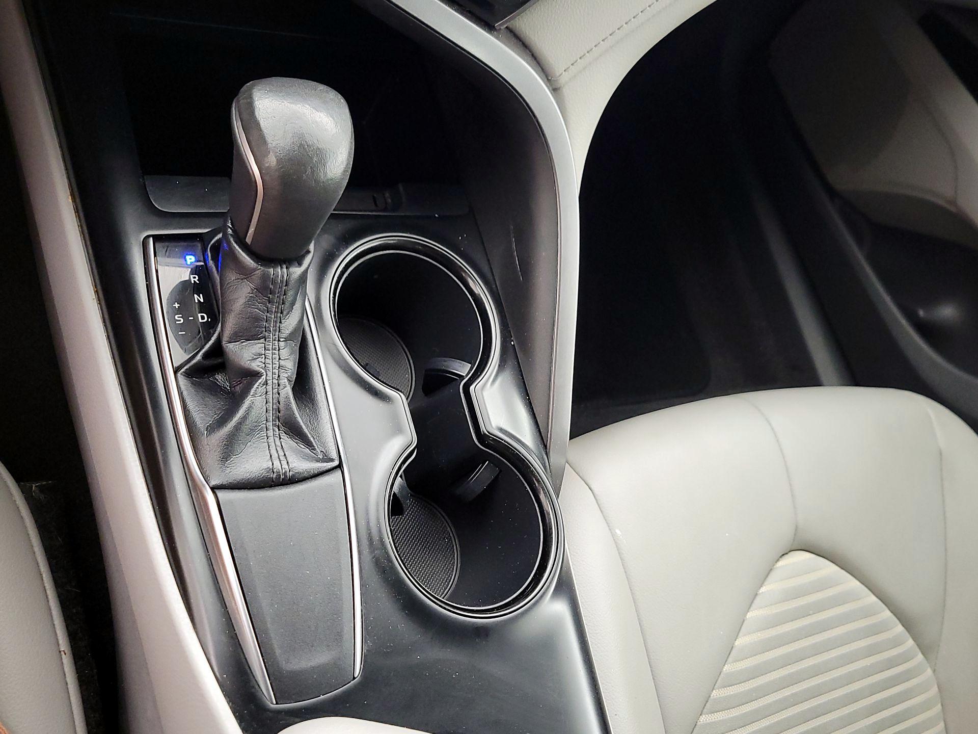 Thumbnail: 2019 Toyota Camry - 17