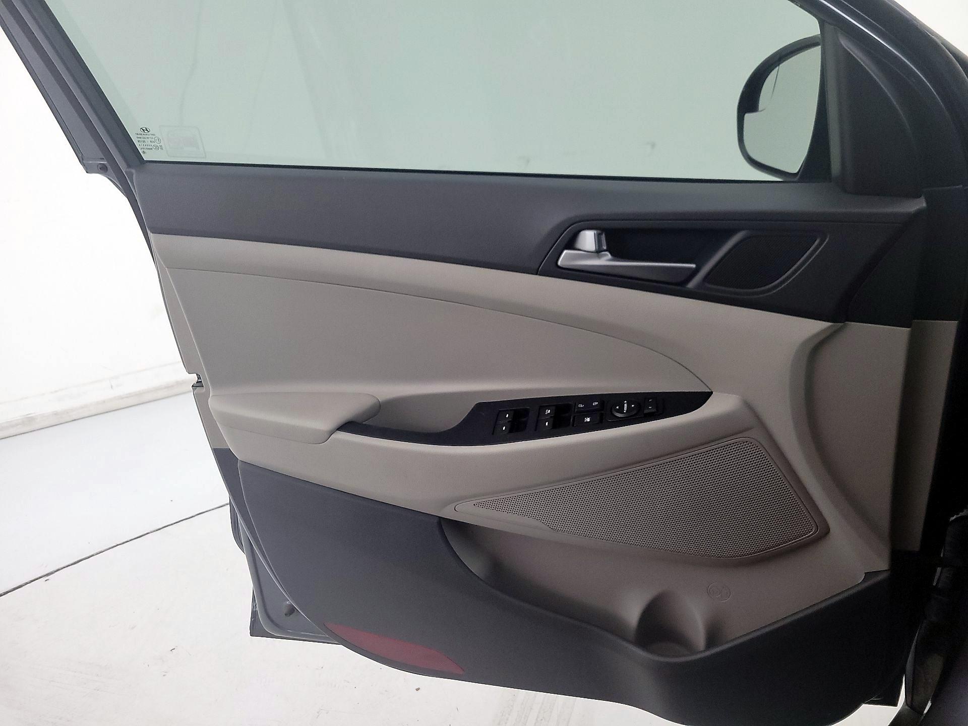 Thumbnail: 2016 Hyundai Tucson - 12