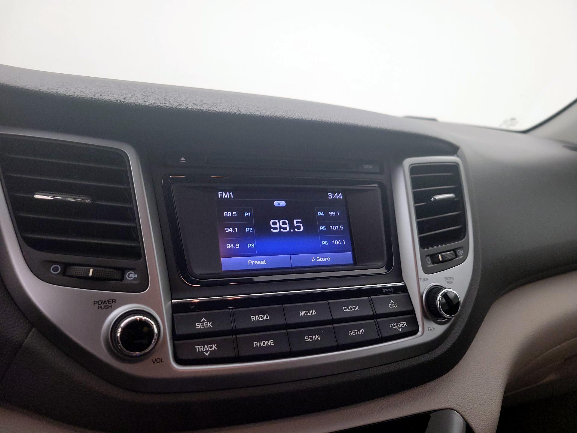 Thumbnail: 2016 Hyundai Tucson - 15