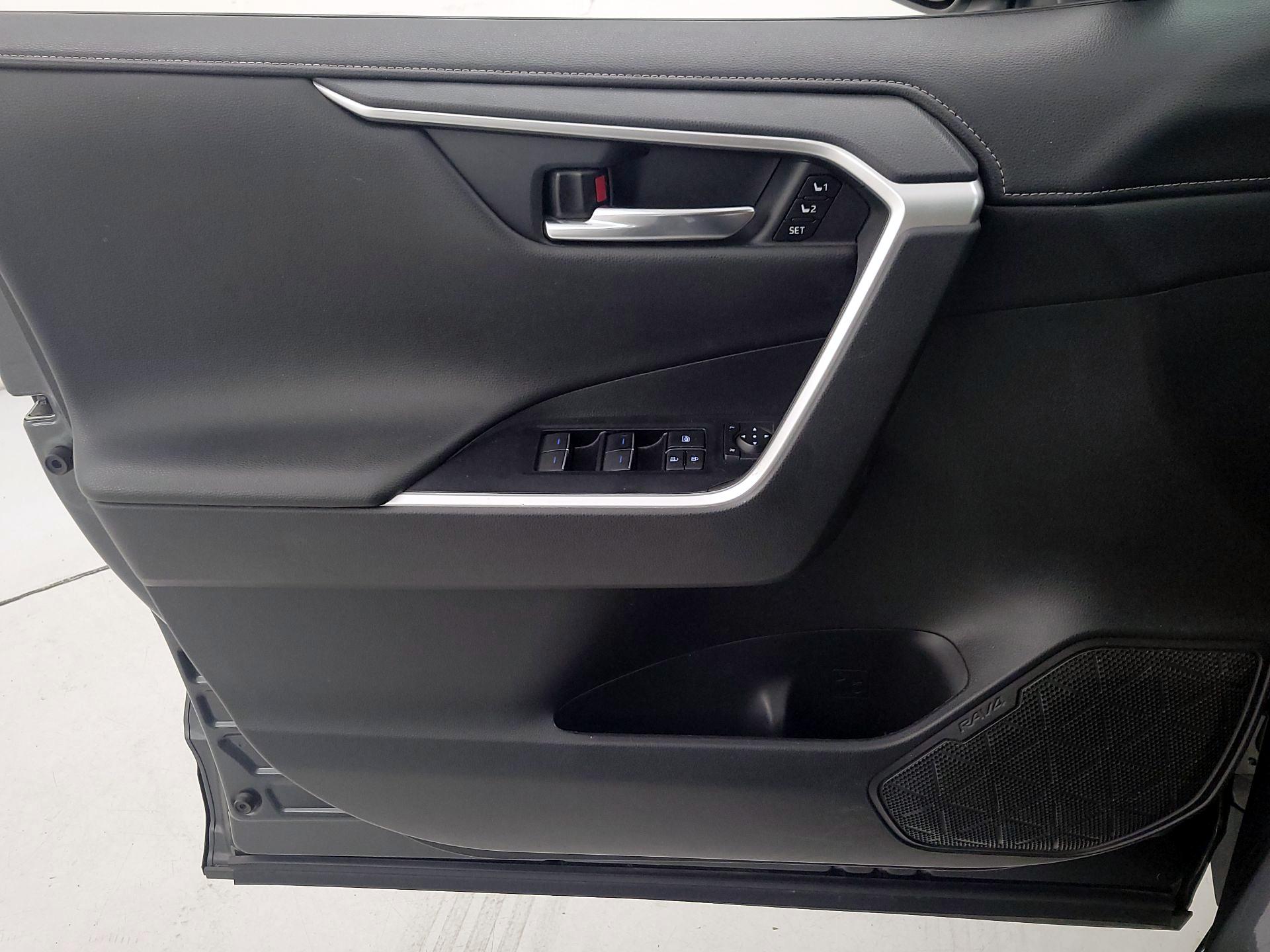 Thumbnail: 2022 Toyota RAV4 - 12