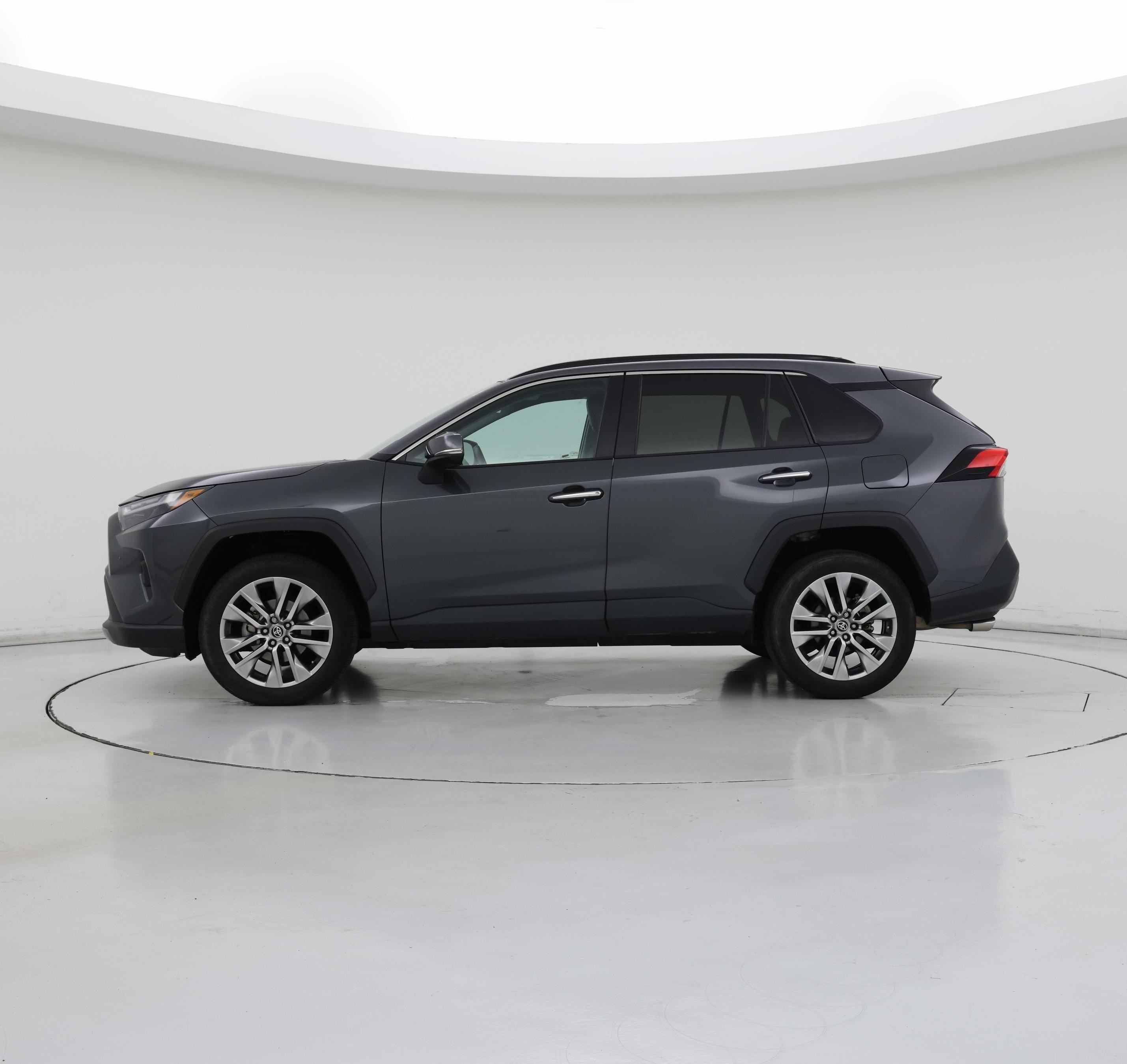 Thumbnail: 2022 Toyota RAV4 - 3