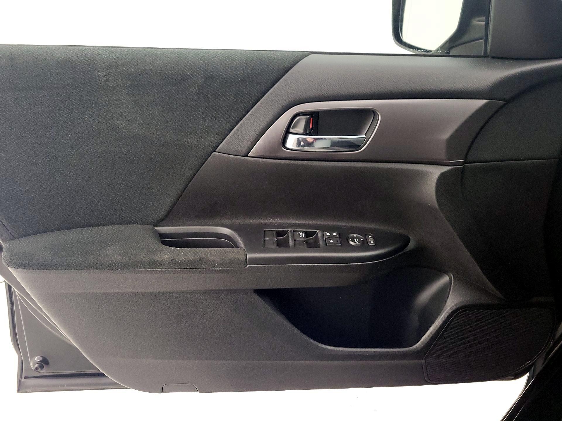 Thumbnail: 2013 Honda Accord - 12