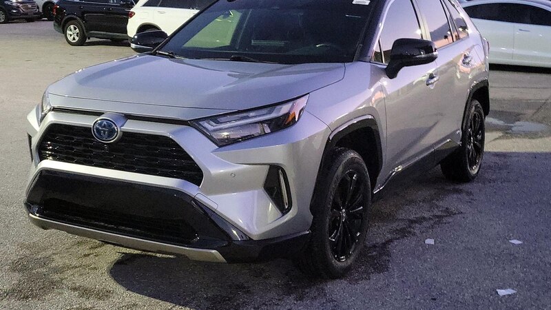 2022 Toyota RAV4 XSE 3