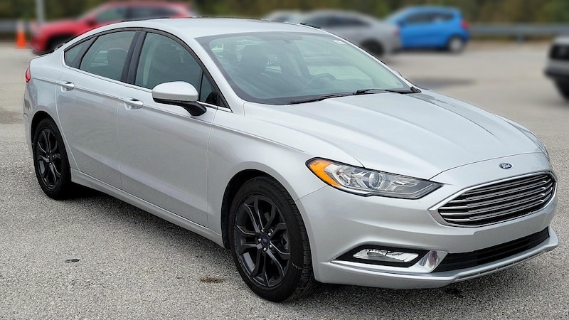 2018 Ford Fusion SE Hero Image