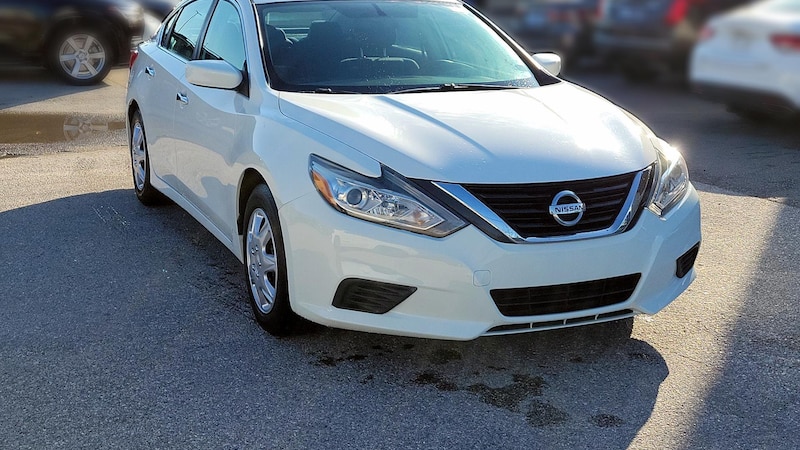 2016 Nissan Altima S Hero Image