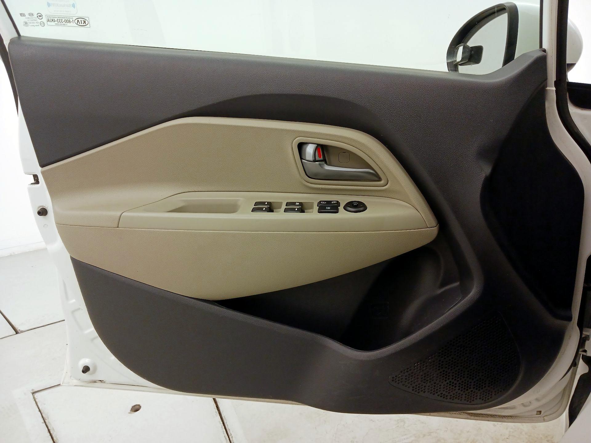 Thumbnail: 2013 Kia Rio - 12