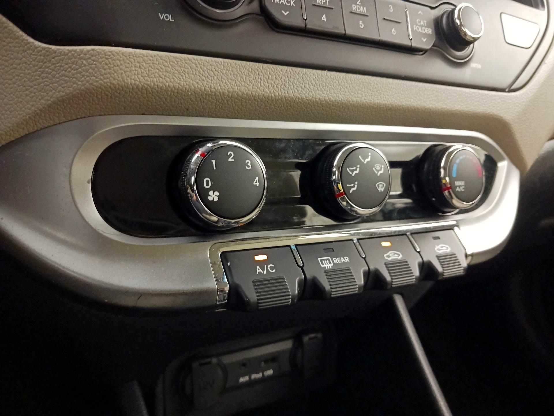Thumbnail: 2013 Kia Rio - 15