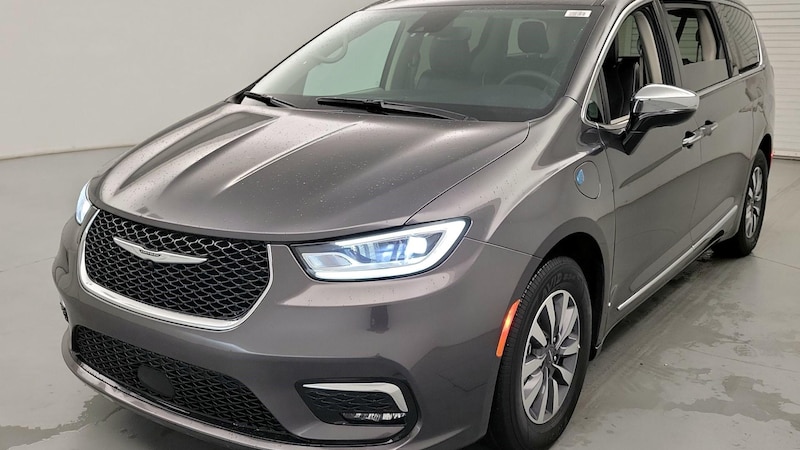 2023 Chrysler Pacifica Hybrid Limited 3