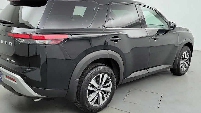 2023 Nissan Pathfinder SL 5