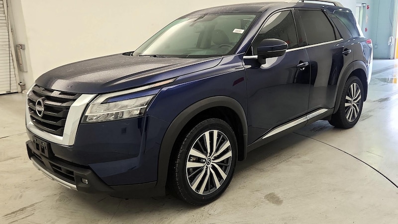 2022 Nissan Pathfinder Platinum Hero Image