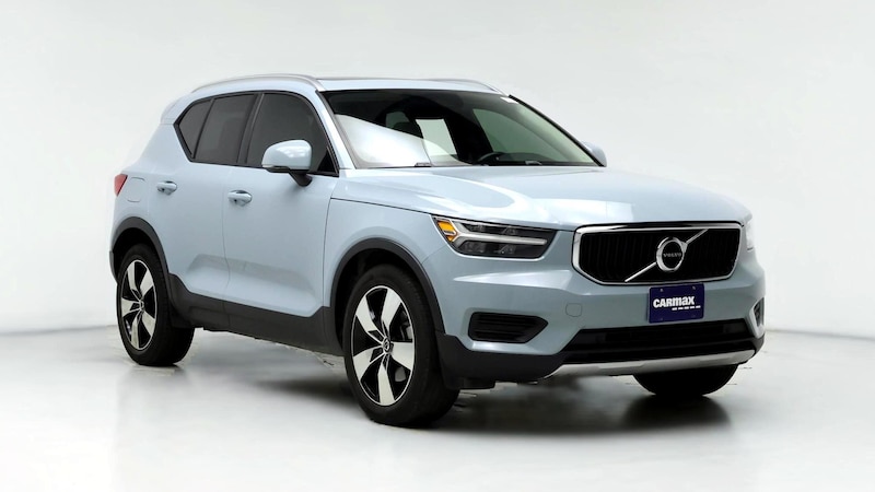 2019 Volvo XC40 T4 Momentum Hero Image