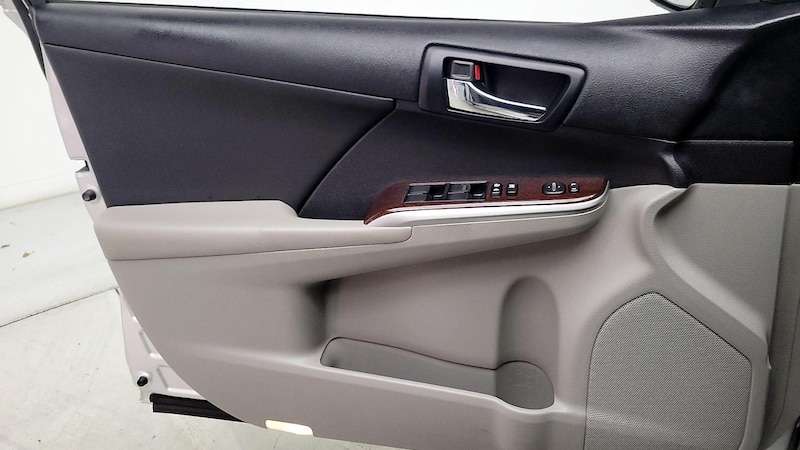 2014 Toyota Camry XLE 12