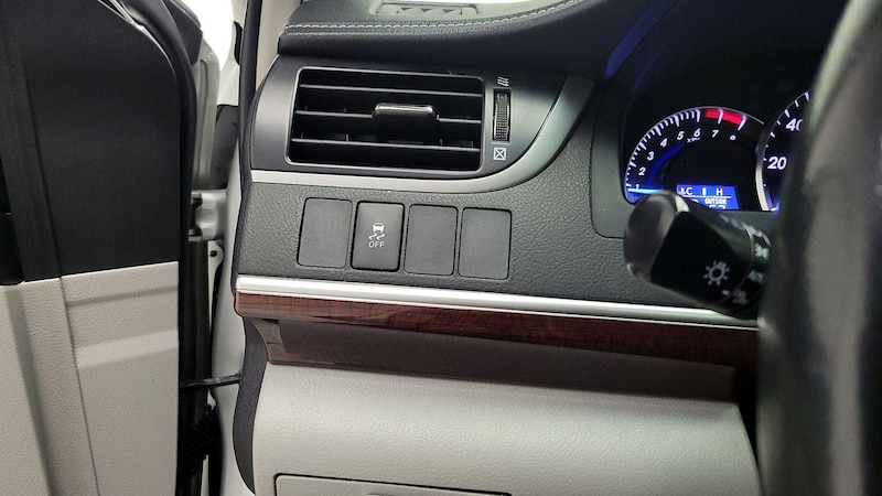 2014 Toyota Camry XLE 13